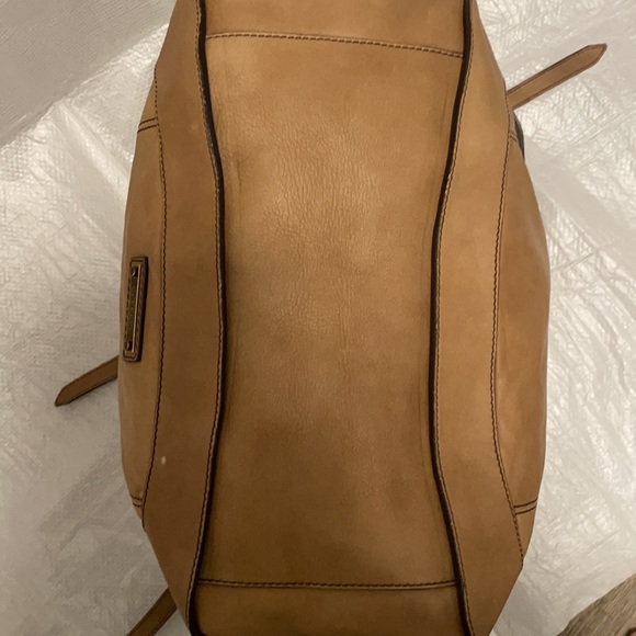 EXTREMELY RARE Burberry tan leather crossbody bag - Picture 7 of 16